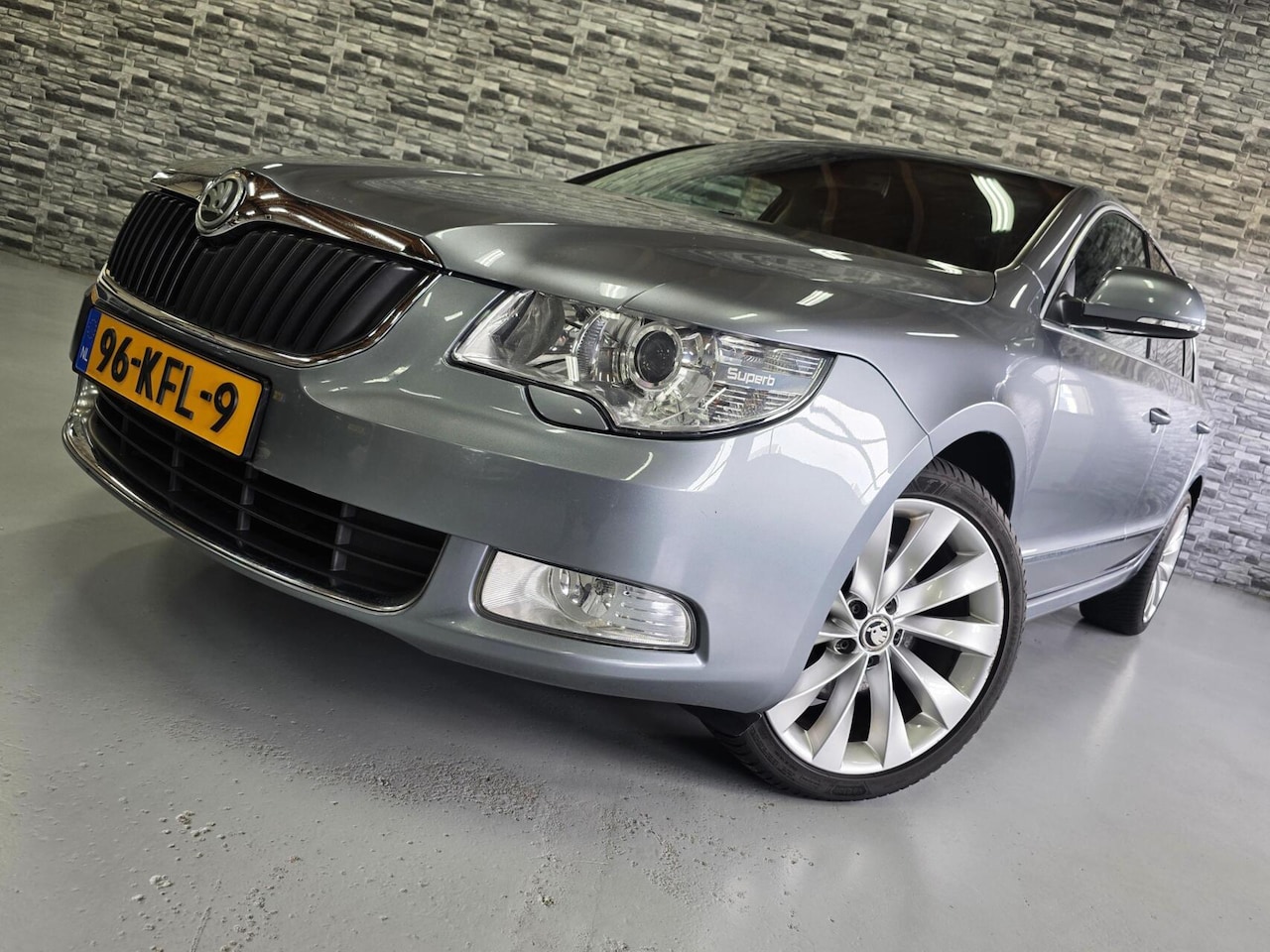 Skoda Superb - 1.4 TSI Ambition *Bluetooth*Navi*PDC*Trekhaak! - AutoWereld.nl