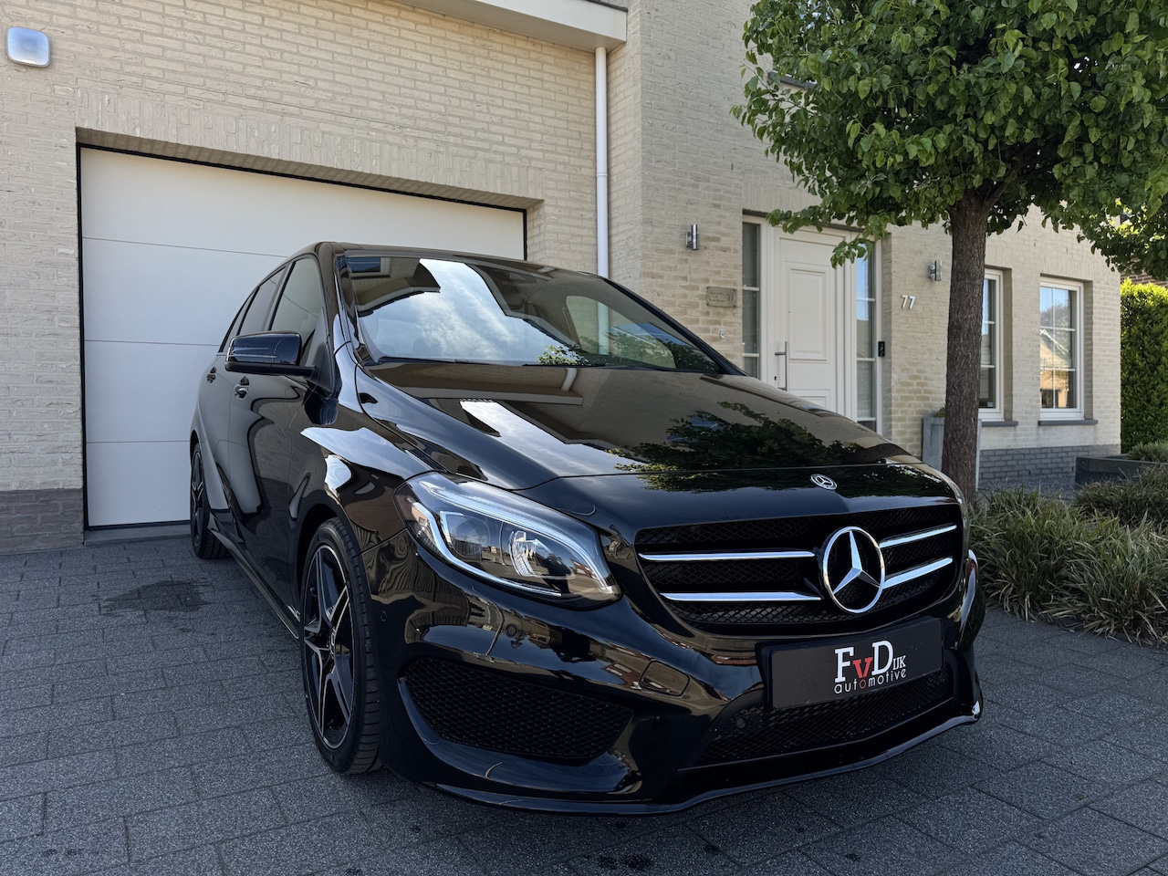 Mercedes-Benz B-klasse - 180 AMG Aut Panoramadak Navi Camera SportLeder Led Nightpakket 18" Pdc - AutoWereld.nl