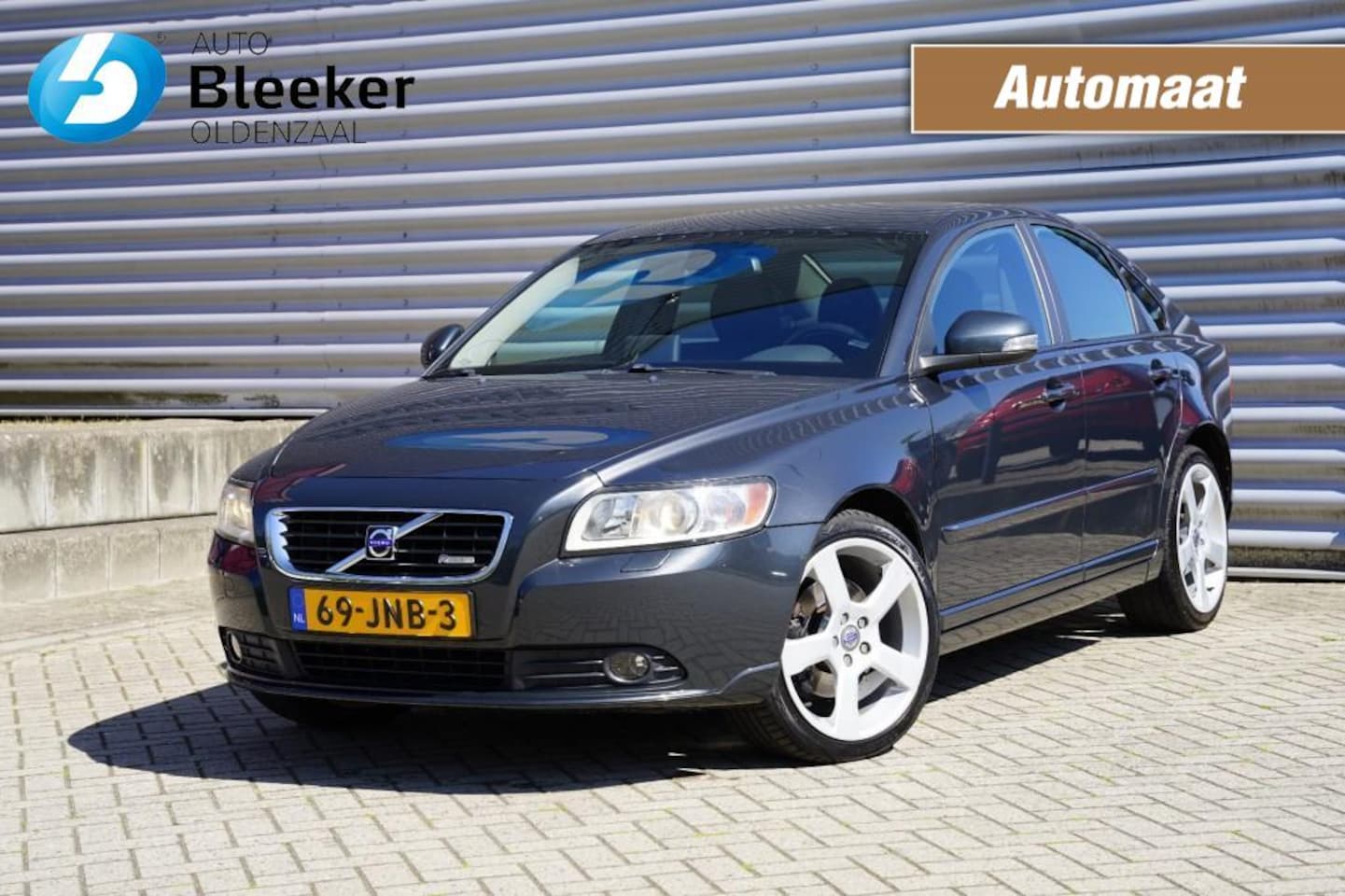 Volvo S40 - 2.4i-170PK Momentum R-Design Aut. Ecc Cruise Navi PDC NL-auto! - AutoWereld.nl