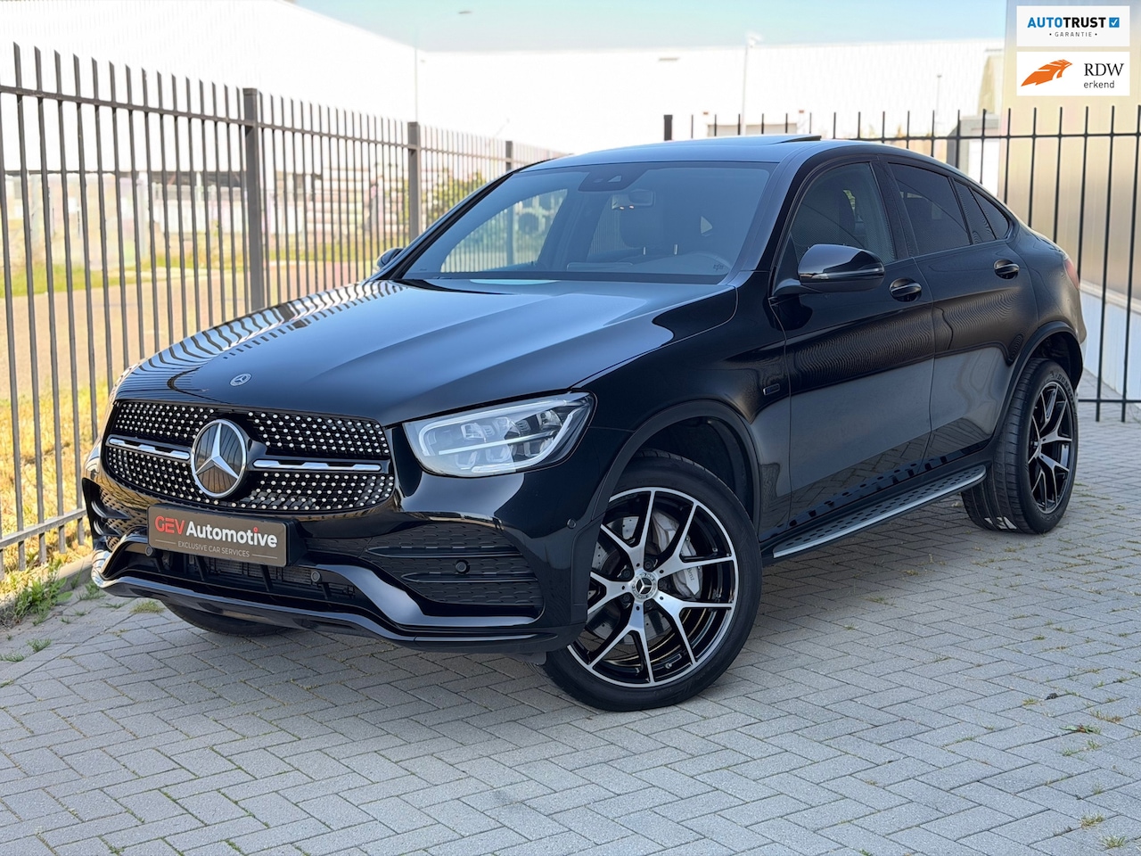 Mercedes-Benz GLC-klasse Coupé - 300e 4MATIC AMG Night Pano Distronic - AutoWereld.nl