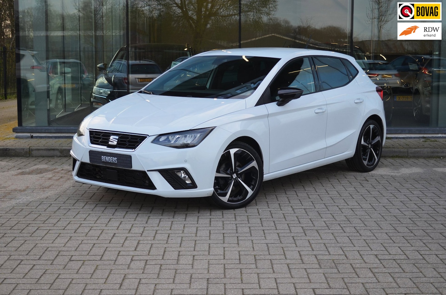 SEAT Ibiza - 1.0 TSI FR Business Intense | Automaat | Carplay | PDC | Camera | Stoelverw. - AutoWereld.nl