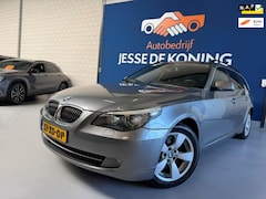BMW 5-serie Touring - 523i Business Line Automaat / bj.2007 / kleur: grijs / navigatie / trekhaak / etc./APK 04/