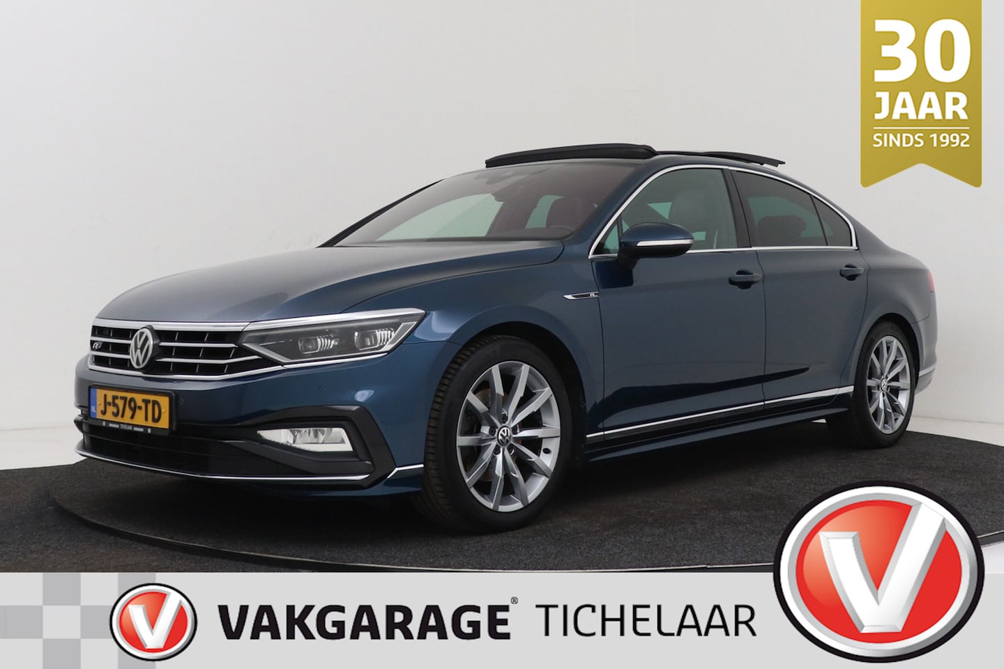 Volkswagen Passat - 1.5 TSI Elegance Business R-Line | Trekhaak | Panoramadak | CarPlay | Digital Cockpit | Ca - AutoWereld.nl