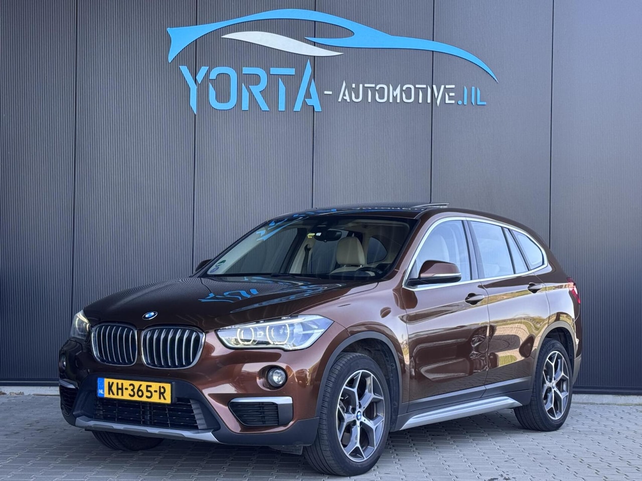 BMW X1 - sDrive20i High Exe NL AUTO|AUTOMAAT|PANO|AFN. HAAK|HUD - AutoWereld.nl