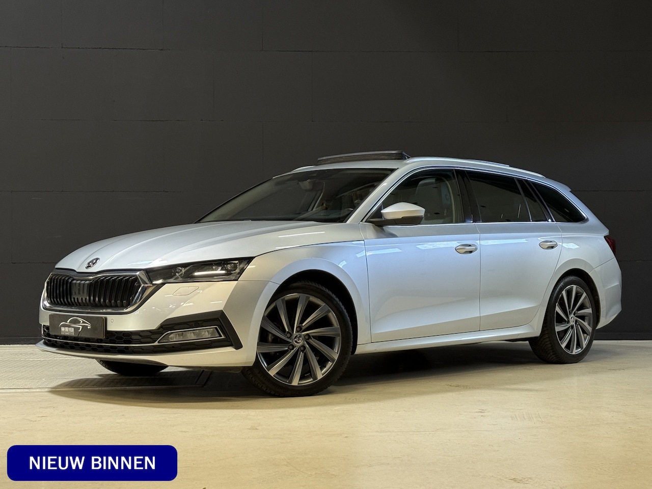 Skoda Octavia Combi - 1.5 TSI First Edition | Facelift | Crystal Light | Panoramadak | Trekhaak | Apple Carplay - AutoWereld.nl