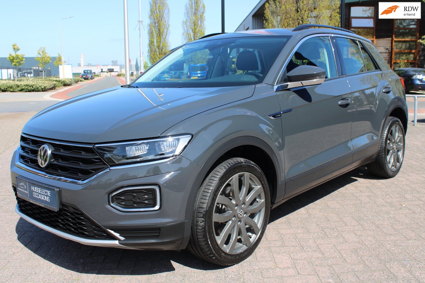 Volkswagen T-Roc - 1.5 TSI ACT EXCLUSIVE TREKHAAK AFNEEMBAAR - AutoWereld.nl