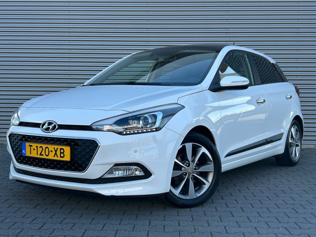 Hyundai i20 - 1.4 GDI Premium | 4 Cilinder | 100 PK | Leder | Schuifdak | Clima | - AutoWereld.nl