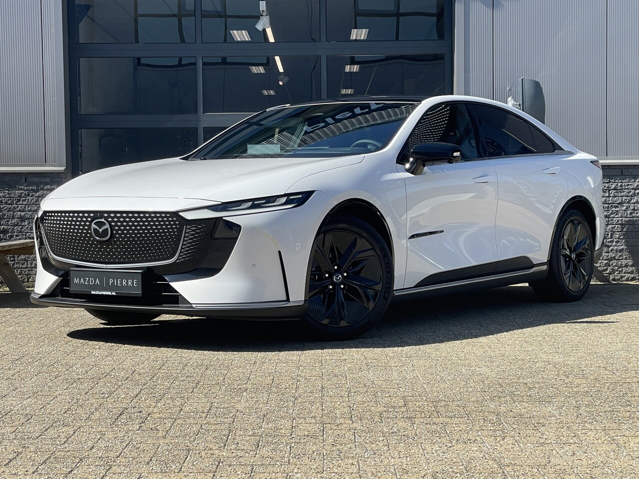 Mazda 6e - TAKUMI 68.8 kWh | BLACK PAKKET | NAVI | PANO | 19 INCH LMV | 360 CAMERA | 10 YEARS DEAL: € - AutoWereld.nl