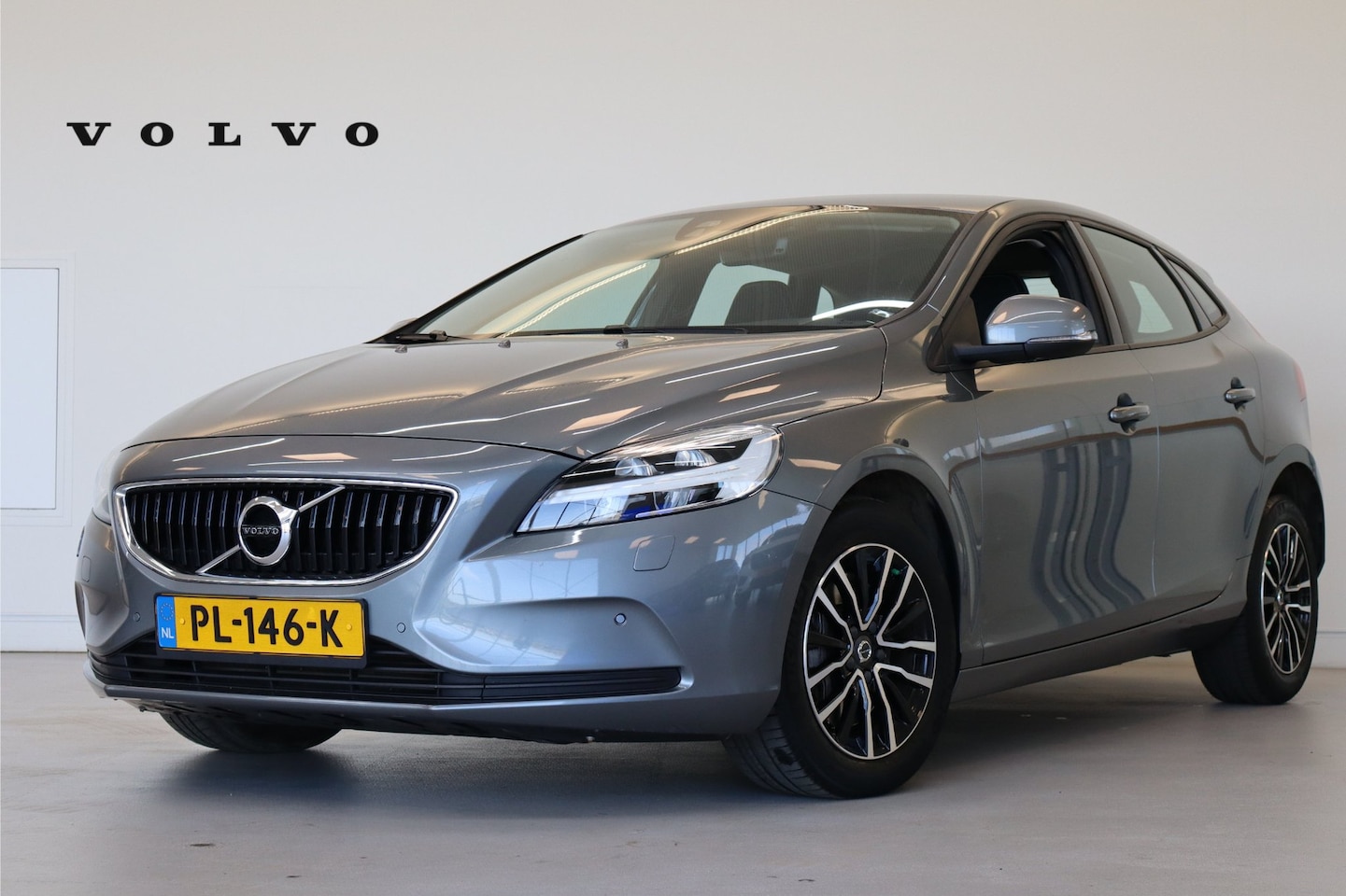 Volvo V40 - T2 122PK Nordic+ | Stoel verw. | Park assist Voor + Achter | Parkeerverwarming | Bluetooth - AutoWereld.nl