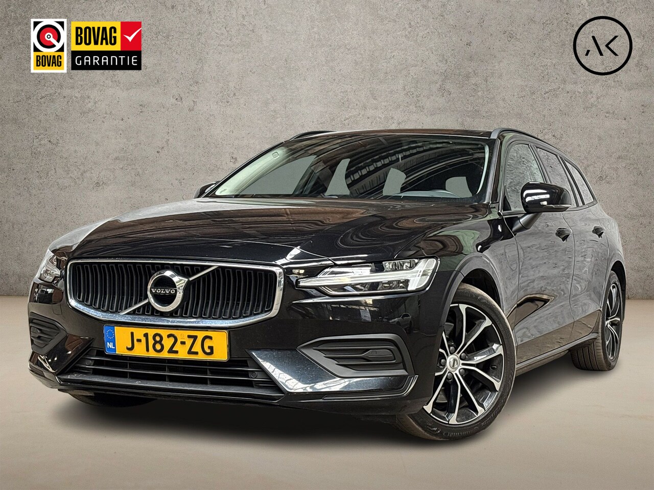 Volvo V60 - 2.0 B3 Momentum Sport 177Pk Automaat (APPLE CARPLAY, GROOT NAVI, PARKEERSENSOREN, GETINT G - AutoWereld.nl