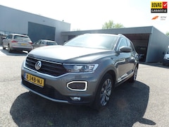 Volkswagen T-Roc - 1.5 TSI Sport Business R TREKHAAK AUTOMAAT 2020