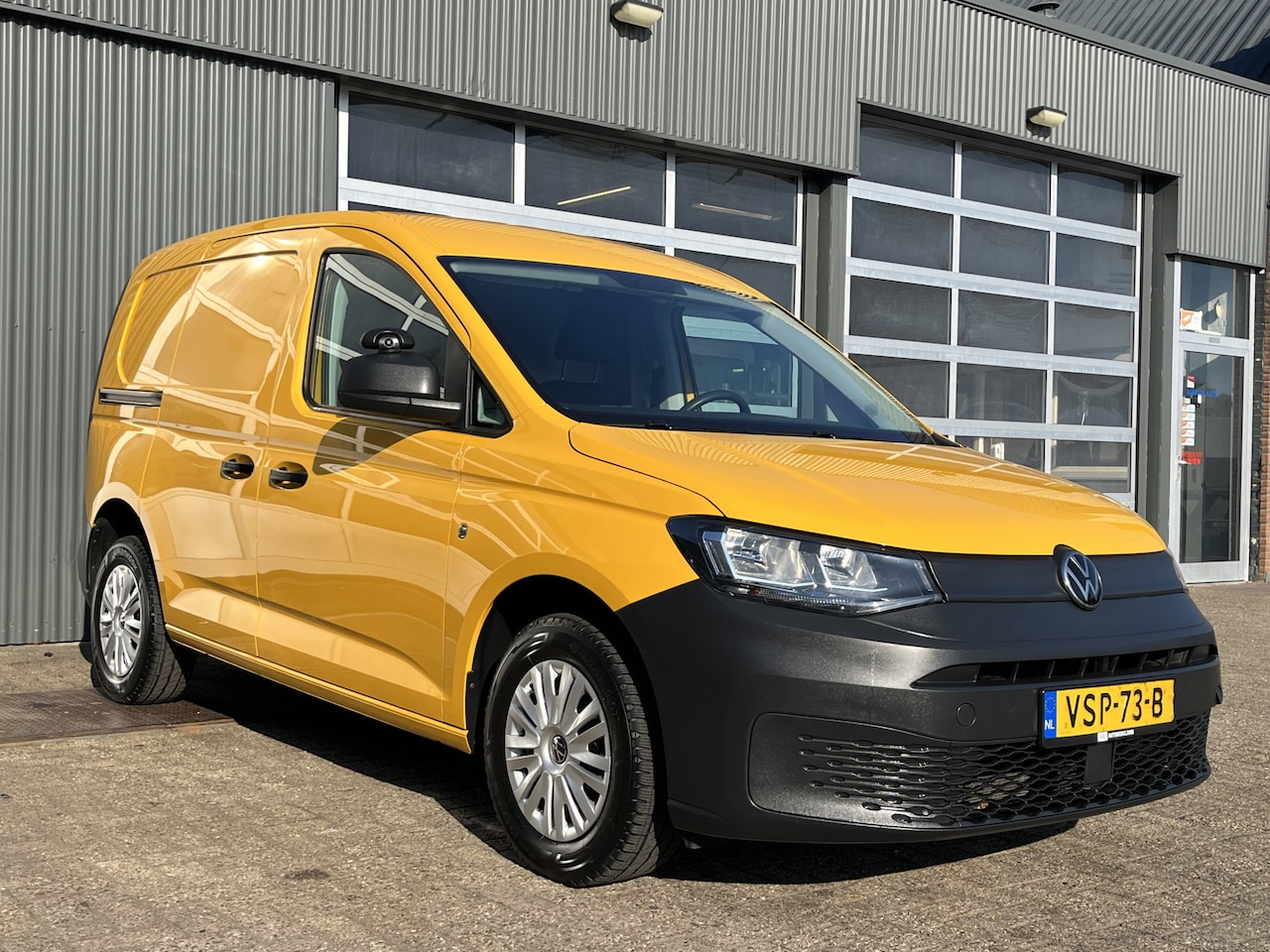 Volkswagen Caddy Cargo - 2.0 TDI Airco Cruise controle Kastinrichting Trekhaak 1400kg Telefoon voorbeiding Schuifde - AutoWereld.nl
