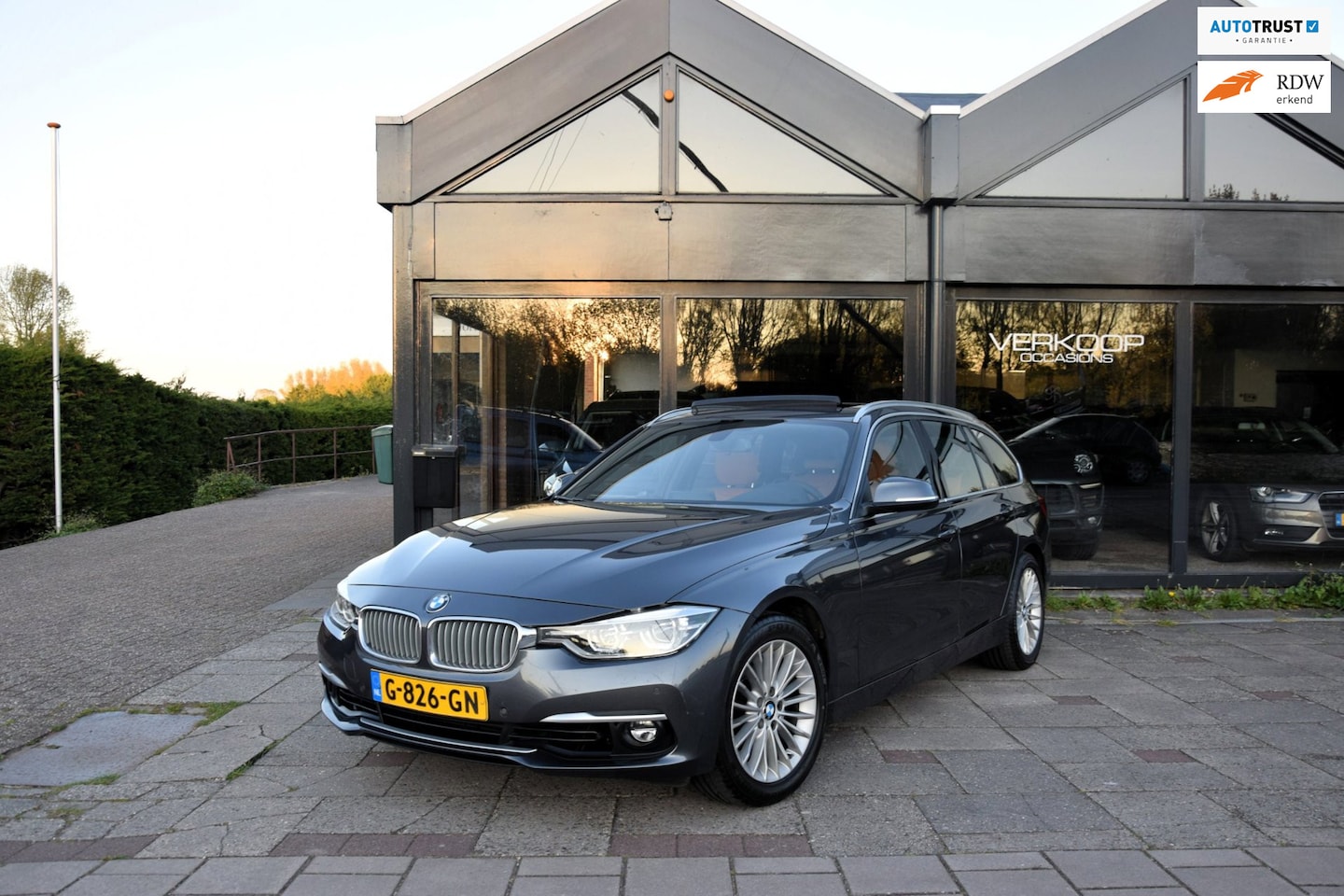 BMW 3-serie Touring - 318i Luxury Edition Carplay Schuifdak Automaat - AutoWereld.nl