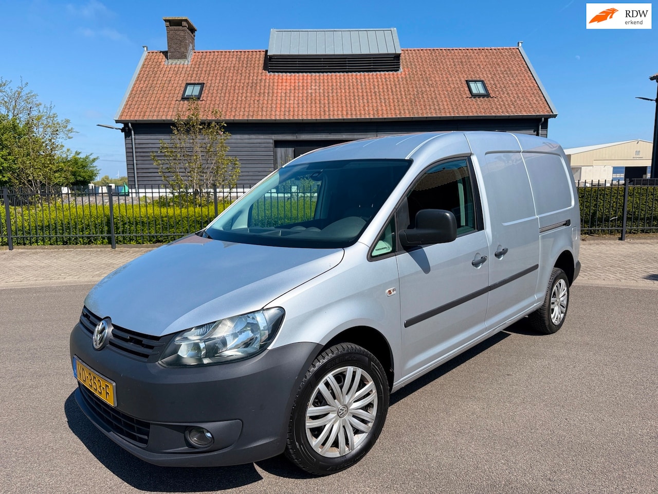 Volkswagen Caddy Maxi - 2.0 TDI 4x4 4-Motion Dsg-Automaat 2x Schuifdeur Navigatie Trekhaak - AutoWereld.nl