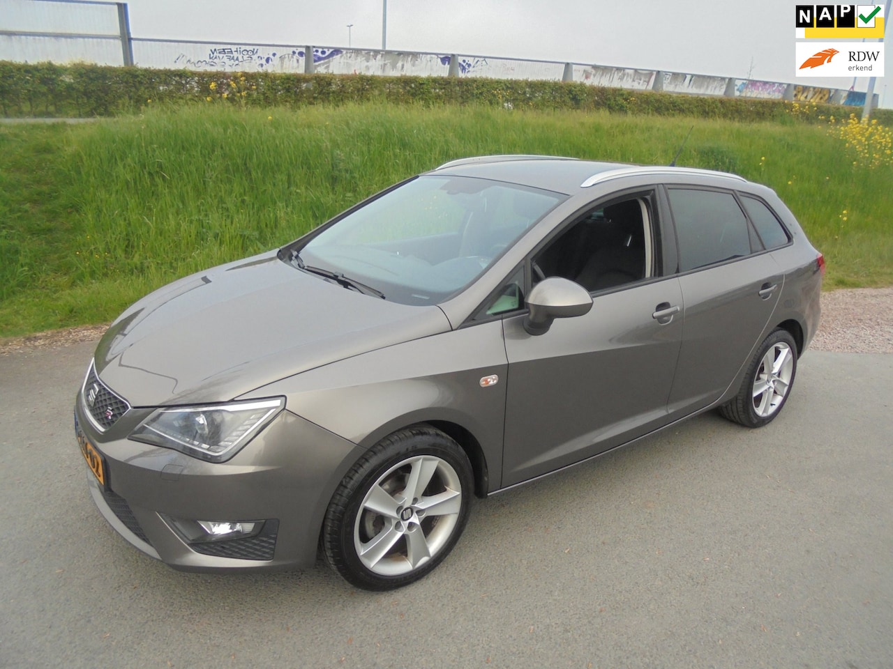 SEAT Ibiza ST - Seat ibiza 1.2 tsi FR airco ecc navigatie lmv trekhaak xenon led - AutoWereld.nl