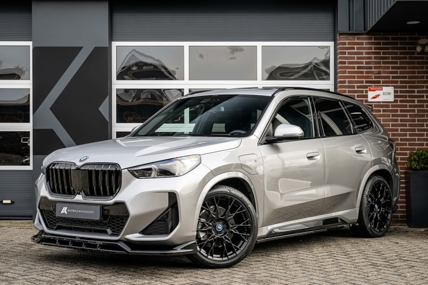 BMW X1 - 25e xDrive M Sport | Panorama | Maxton | Shadow | ACC | Camera | Adap. led | Trekhaak | St - AutoWereld.nl