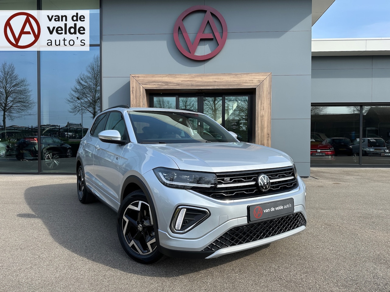 Volkswagen T-Cross - 1.5 TSI 150pk DSG R-Line | Camera | Trekhaak | Navi | IQ light | Rijklaar incl. garantie - AutoWereld.nl