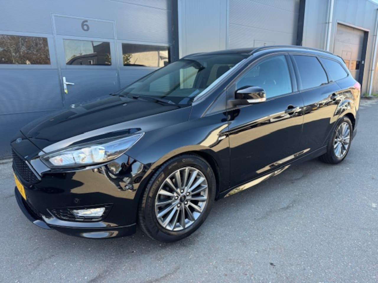 Ford Focus Wagon - 1.0 ST-Line Night Edition !! - AutoWereld.nl