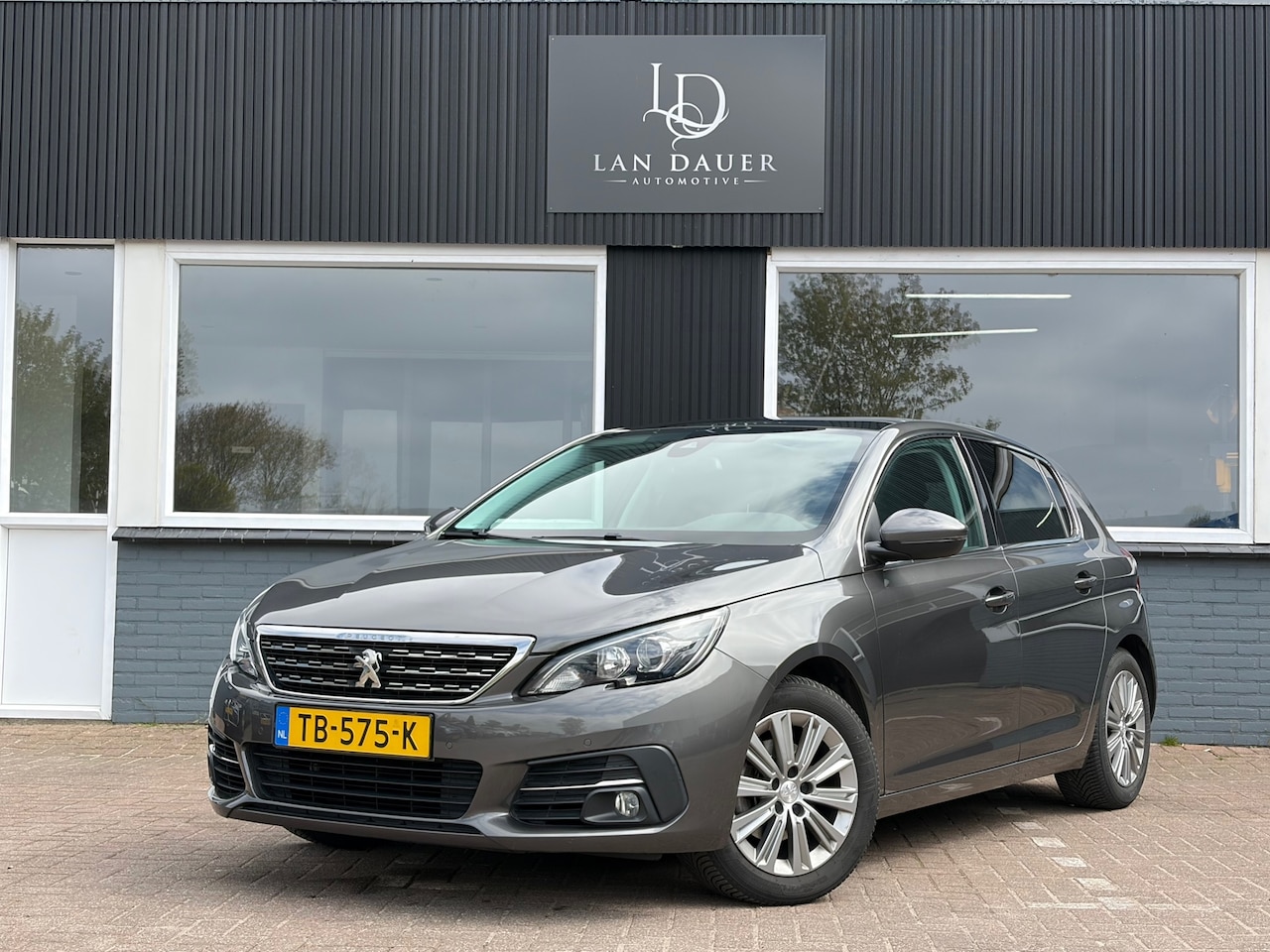 Peugeot 308 - 1.2 PureTech Allure / Pano / Riem VV - AutoWereld.nl
