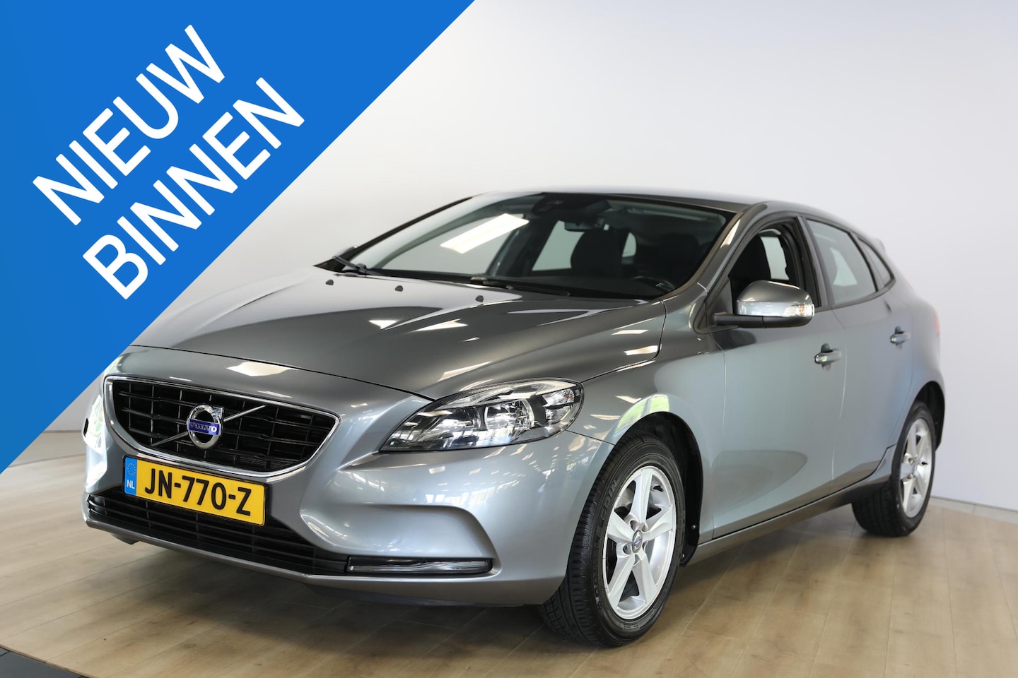 Volvo V40 - 2.0 T3 Summum | Cruise | PDC | Stoelverwarming - AutoWereld.nl