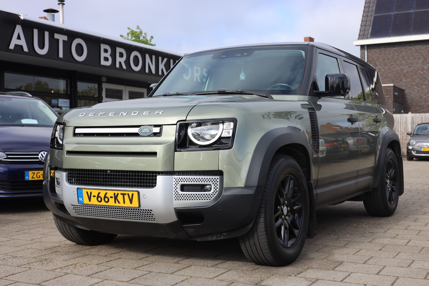 Land Rover Defender 110 - 2.0 D240 S AUT | GRIJS KENTEKEN *MARGE* - AutoWereld.nl