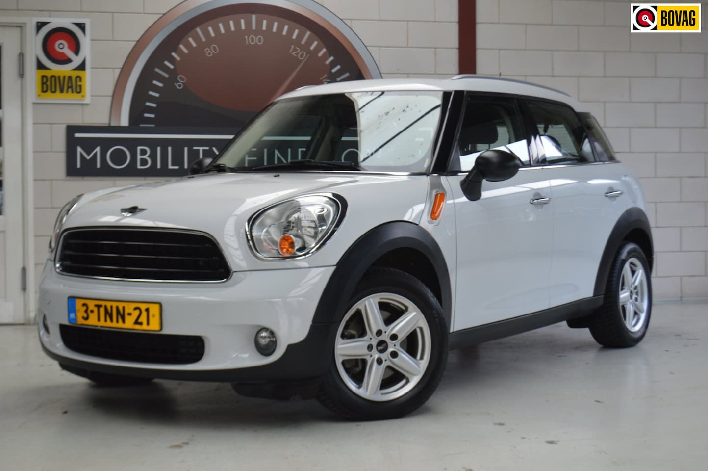 MINI Countryman - Mini 1.6 Cooper NWE all-season BANDEN, NAVIGATIE, NL-auto, GARANTIE - AutoWereld.nl