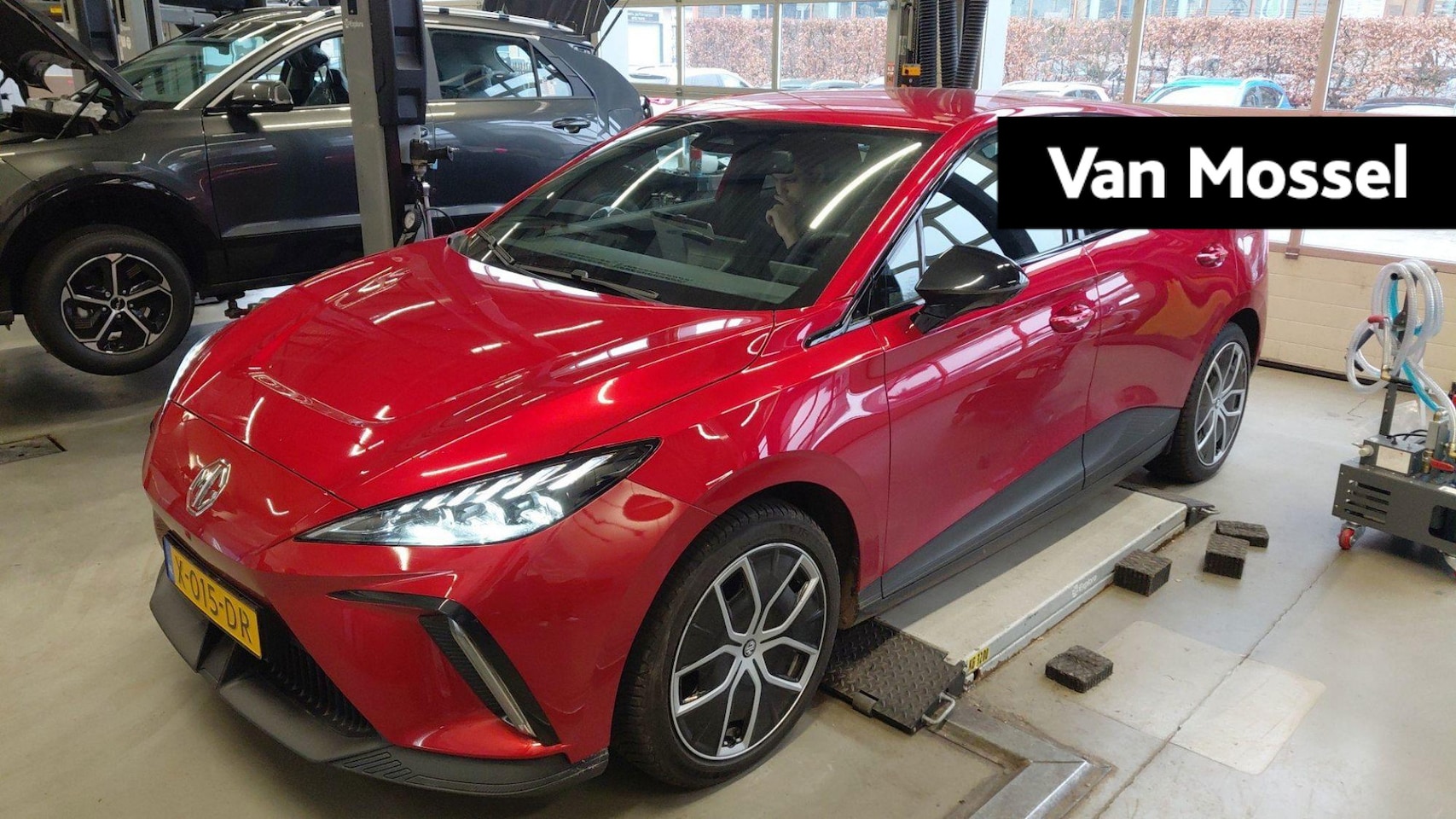 MG MG4 Electric - Luxury 64 kWh Afneembare trekhaak - AutoWereld.nl