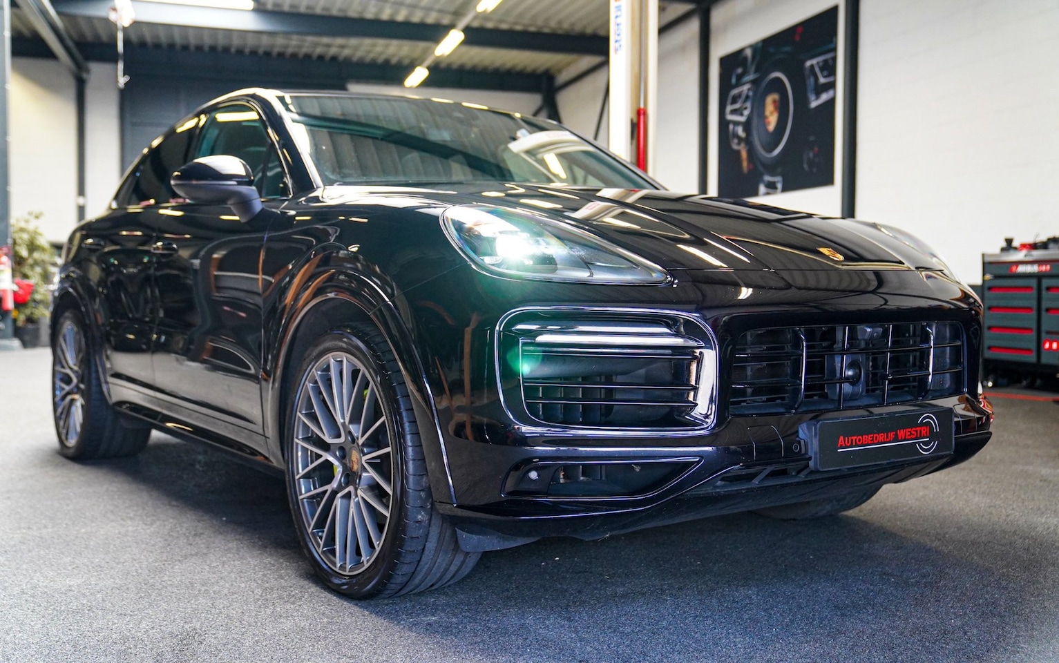 Porsche Cayenne Coupé - 3.0 E-Hybrid | Softclose | Luchtvering | Bose | Panorama - AutoWereld.nl