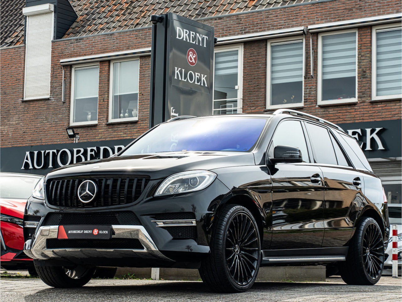Mercedes-Benz M-klasse - ML 350 BlueTEC AMG PANO CAMERA 22 INCH ADAP CRUISE ELEK STOEL ELEK TREKHAAK BOMVOL!! - AutoWereld.nl