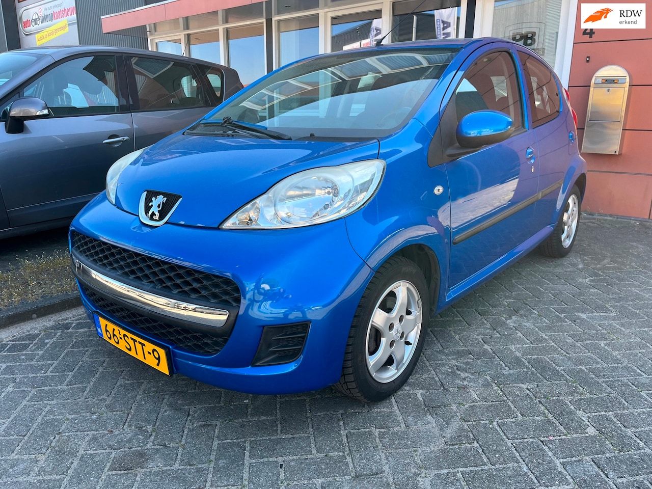 Peugeot 107 - 1.0-12V XS airco lm velgen zeer nette auto - AutoWereld.nl