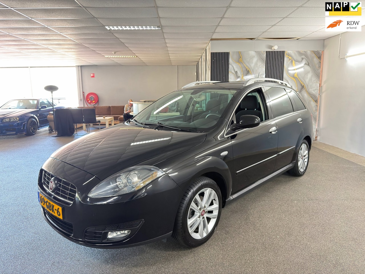 Fiat Croma - 2.2 16 Premium,Automaat,Cruise,Clima,Parksensor,Xenon,N.A.P,Lm velgen,2 sleutels,Topstaat! - AutoWereld.nl