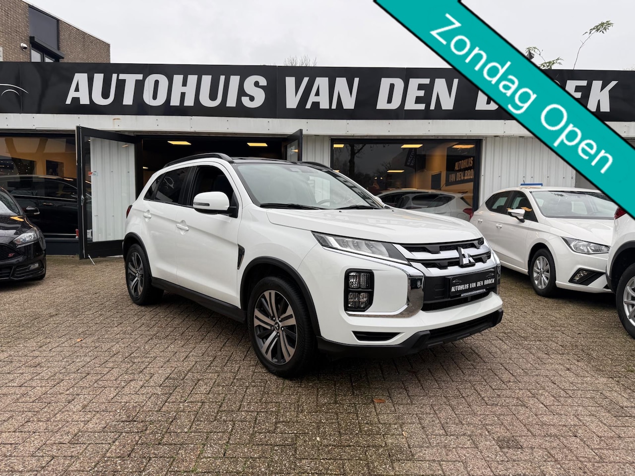 Mitsubishi ASX - 2.0 Intense Automaat|Pano|Navi|Cruise|Camera|Pdc|Leer| - AutoWereld.nl