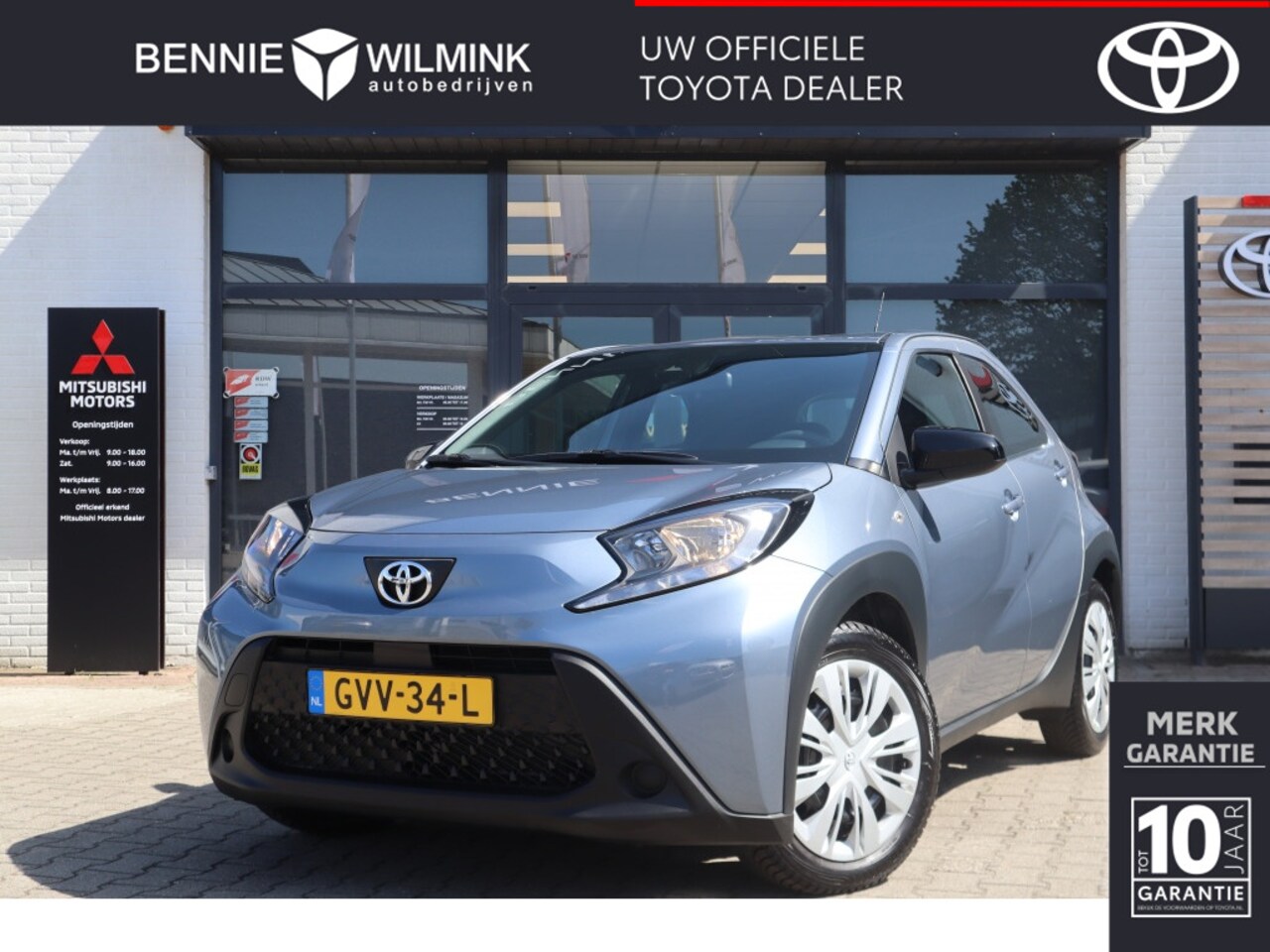 Toyota Aygo X - 1.0 VVT-i MT Play Allseason banden | Armsteun - AutoWereld.nl
