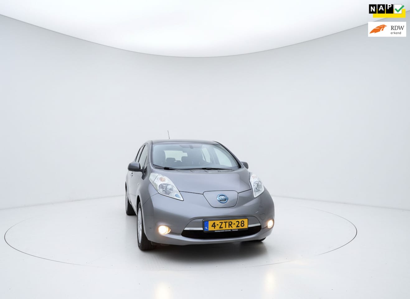Nissan LEAF - Visia 24 kWh NIEUWSTAAT LAGE KM STAND - AutoWereld.nl
