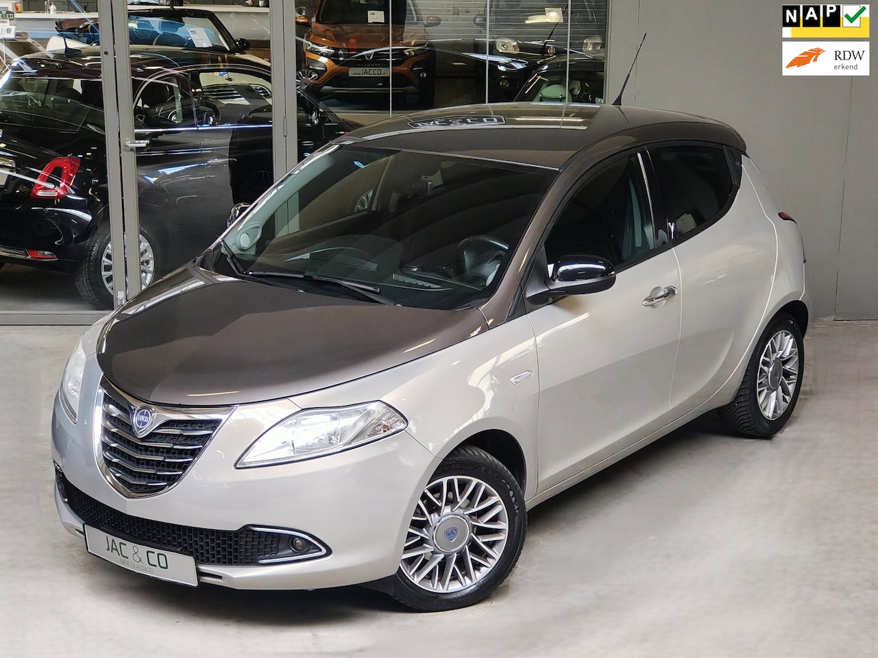 Lancia Y(psilon) - Ypsilon 0.9T 100% onderhouden Platinum Airco NL-NAP - AutoWereld.nl