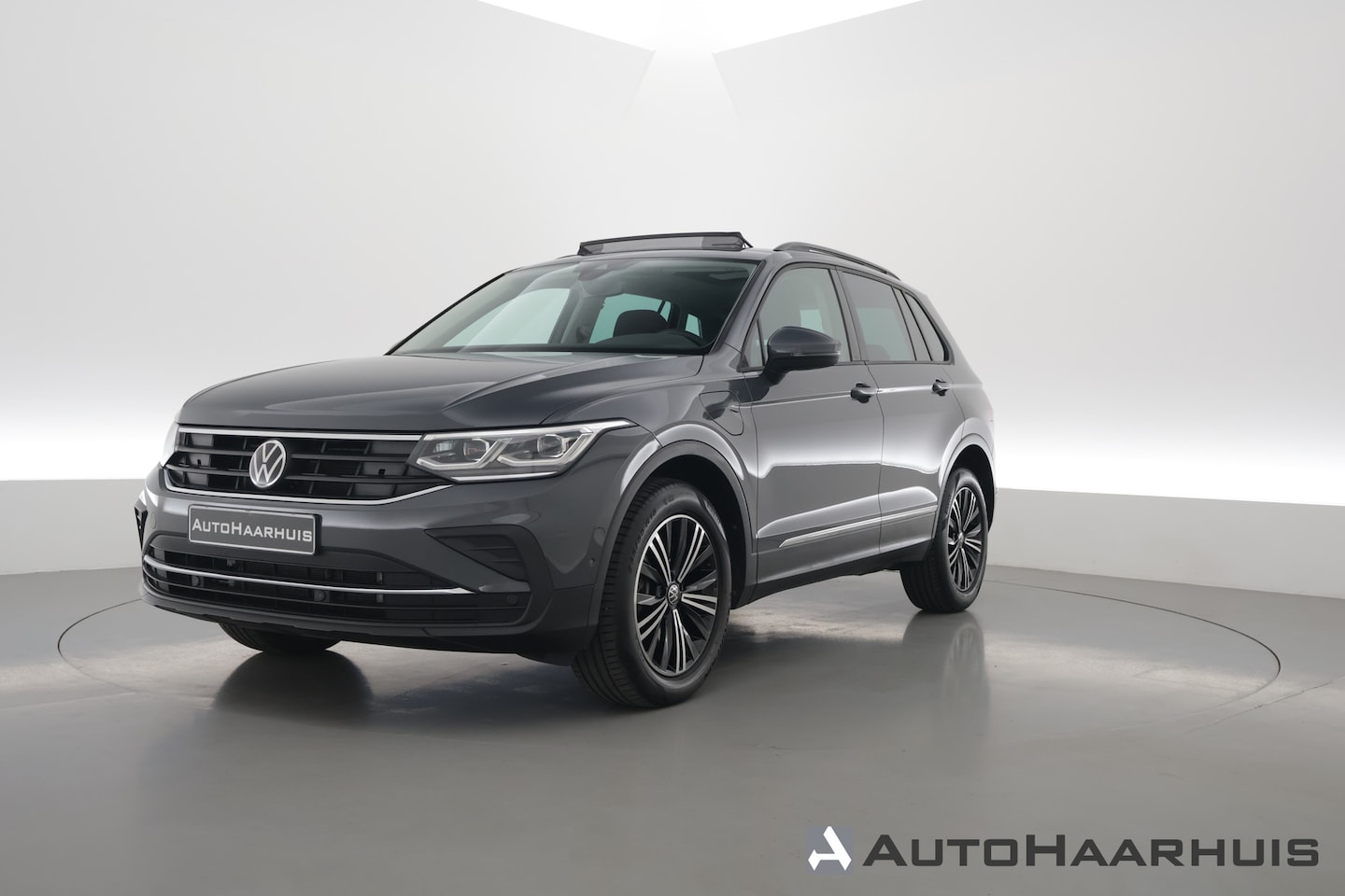 Volkswagen Tiguan - 1.4 TSI eHybrid Life | Pano | IQ. Light | Digi. Dashboard | Camera | Adapt. Cruise | 4x St - AutoWereld.nl