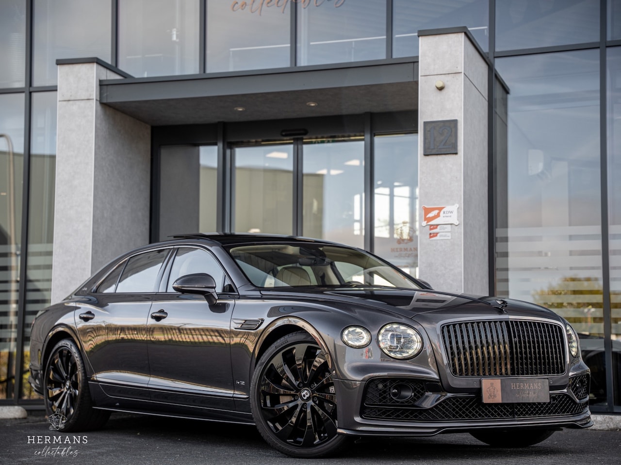Bentley Flying Spur - 6.0 W12 First Edition / Blackline / B&O / Rotating / Carbon / 4-seats - AutoWereld.nl