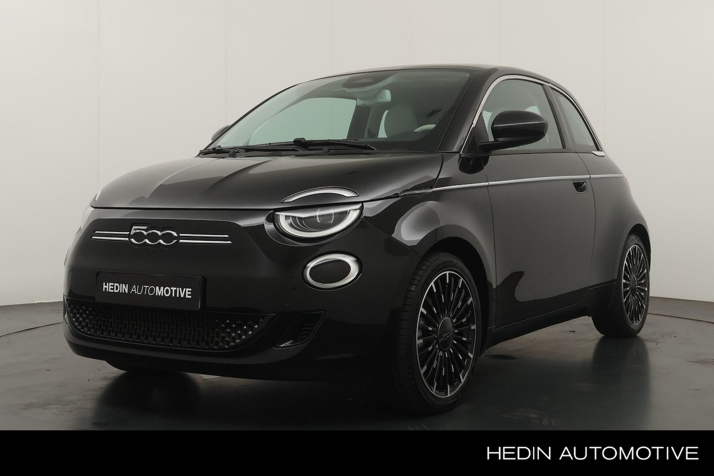 Fiat 500e - La Prima 42 kWh | SOH 95% | Navigatie | Parkeer Camera | Panorama Dak | Leder | 17" LM Vel - AutoWereld.nl