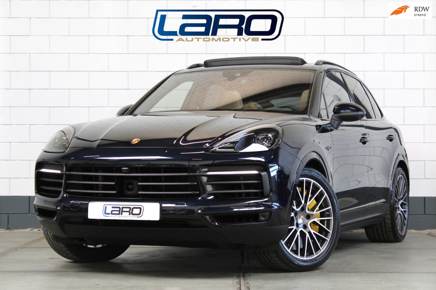 Porsche Cayenne - 3.0 E-Hybrid Platinum Edition | Sport chrono Lucht Keramisch PDLS 360 Trekh. ACC Pano - AutoWereld.nl