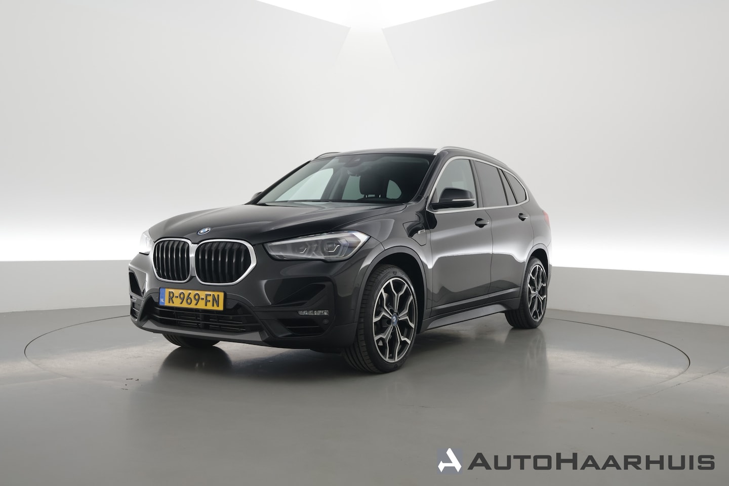 BMW X1 - xDrive25e High Executive | Afn. Trekhaak | Navi | Camera | Cruis Ctrl. | Elek. Achterklep - AutoWereld.nl
