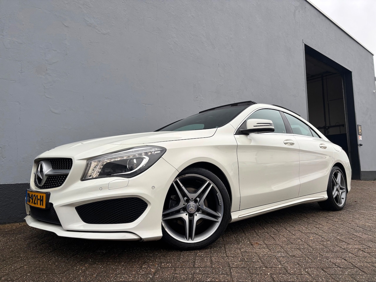 Mercedes-Benz CLA-Klasse - 180 Ambition AMG - Panorama Dak - AutoWereld.nl