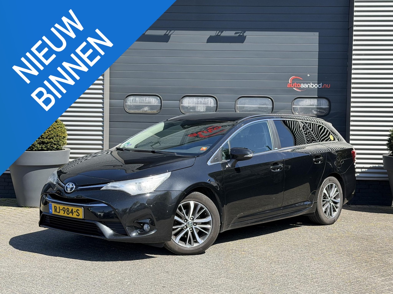 Toyota Avensis Touring Sports - 1.8 VVT-i Executive | Navigatie | DAB | Camera | Cruise Control | Trekhaak | - AutoWereld.nl