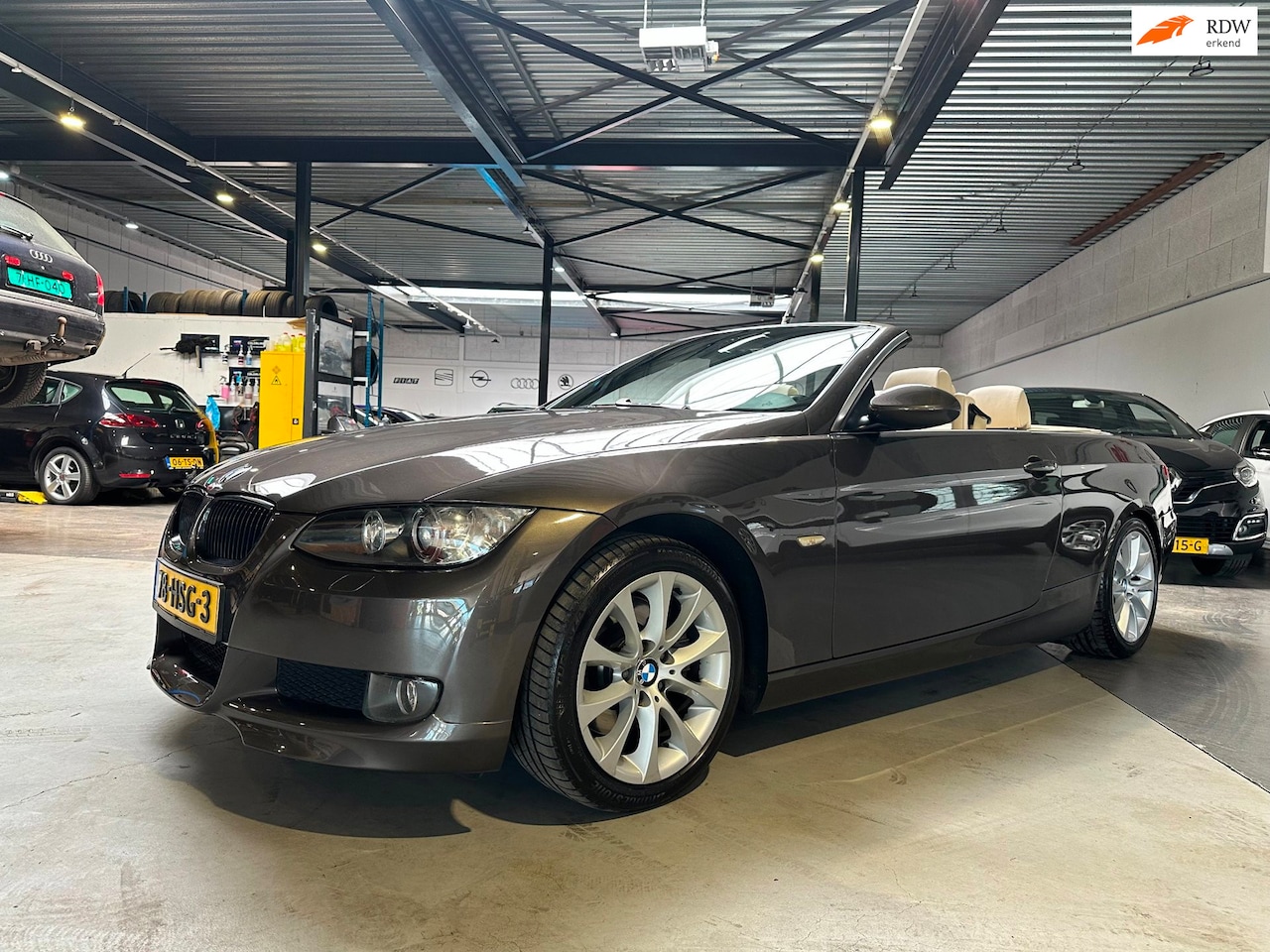 BMW 3-serie Cabrio - 325i High Executive/Dealer onderhouden/Apk nieuw bij aflevering - AutoWereld.nl