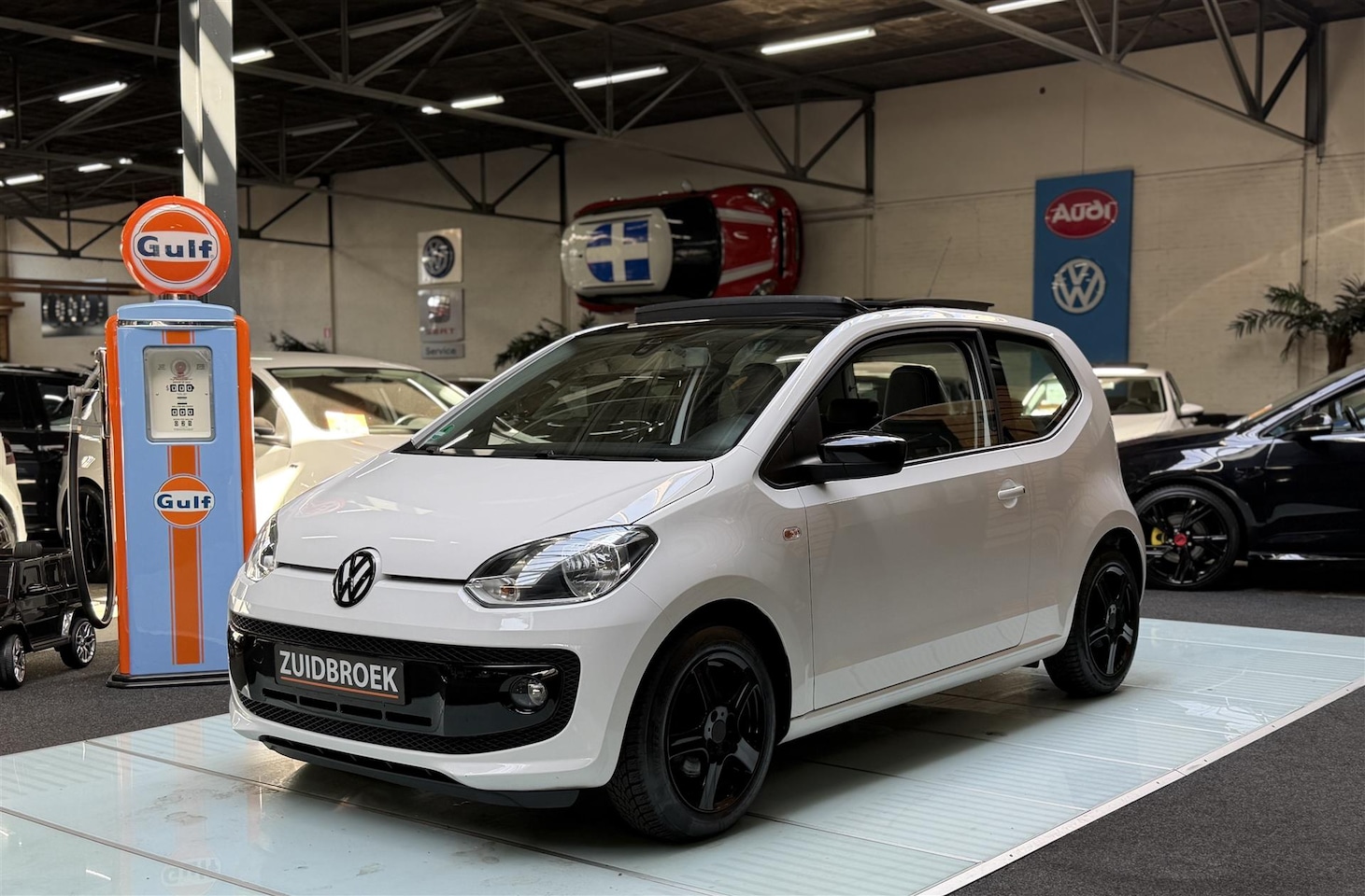 Volkswagen Up! - 1.0 High up! 91DKM | Pano | LEER | Airco | Cruise - AutoWereld.nl