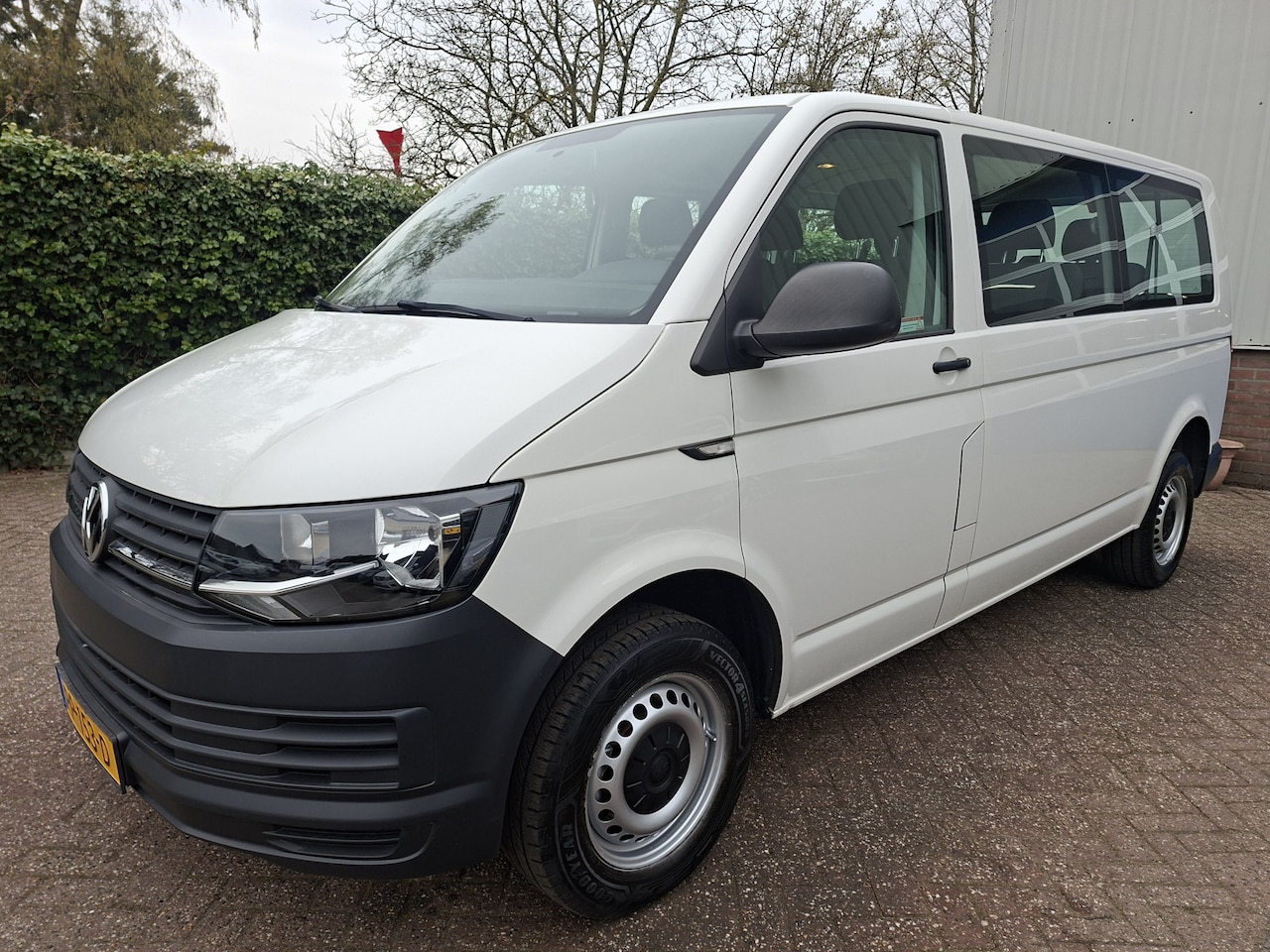 Volkswagen Transporter Kombi - 2.0 TSI L2H1 23995.- INCL BTW 9-PERSOONS BENZINE 150PK - AutoWereld.nl