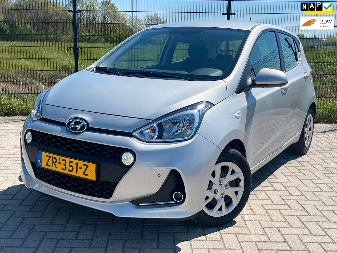 Hyundai i10 - 1.0i Comfort 5p. | PDC | Automaat | Stoelverwarming | 1ste eigenaar - AutoWereld.nl