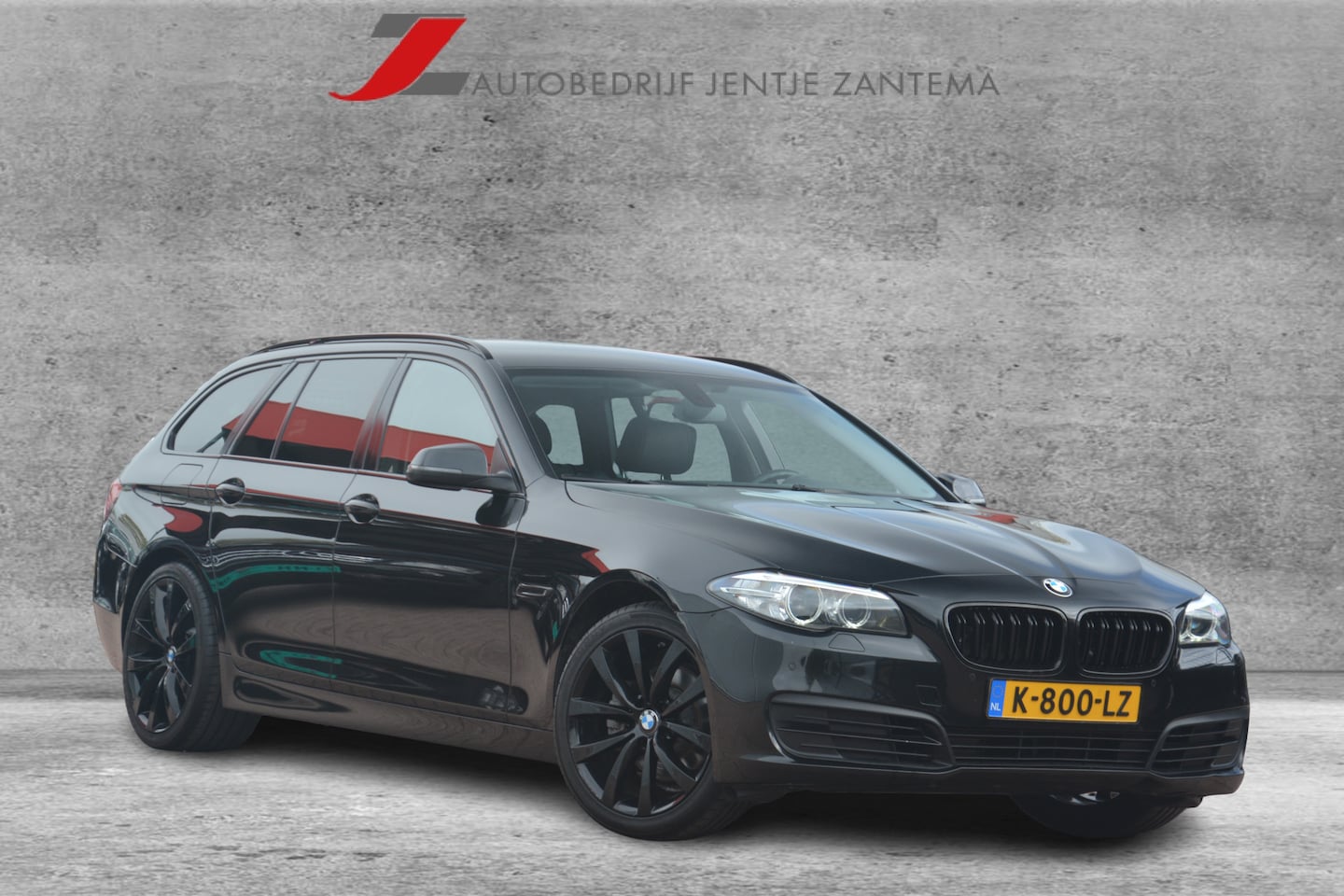 BMW 5-serie Touring - 520d Edition | Navigatie | Sportstoelen | Leer | Xenon | Trekhaak | PDC | - AutoWereld.nl