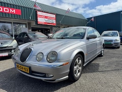 Jaguar S-type - 3.0 V6 Executive. Wegens inruil verkregen en zo weer weg