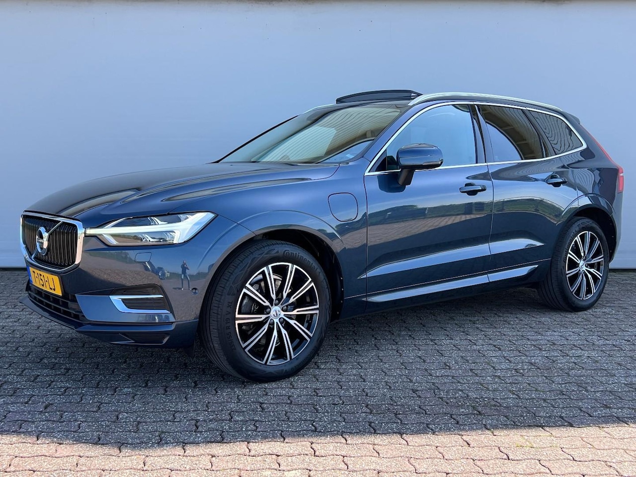 Volvo XC60 - T8 AWD | Momentum | Luchtvering | Leder | SOH 87% | Panoramadak - AutoWereld.nl