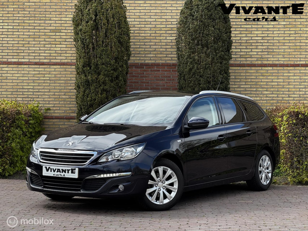 Peugeot 308 SW - 1.2 PureTech Style Pano*Cruise*Bluetooth*Clima - AutoWereld.nl